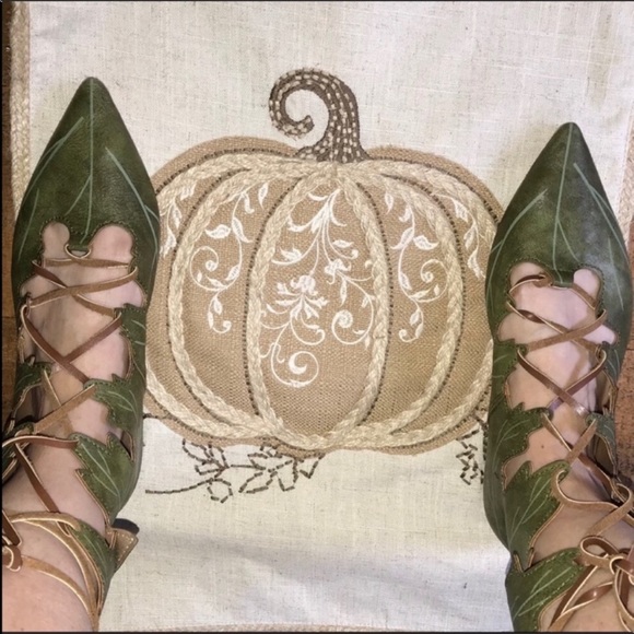 Green Elven Leaf Boots - Picture 3 of 8